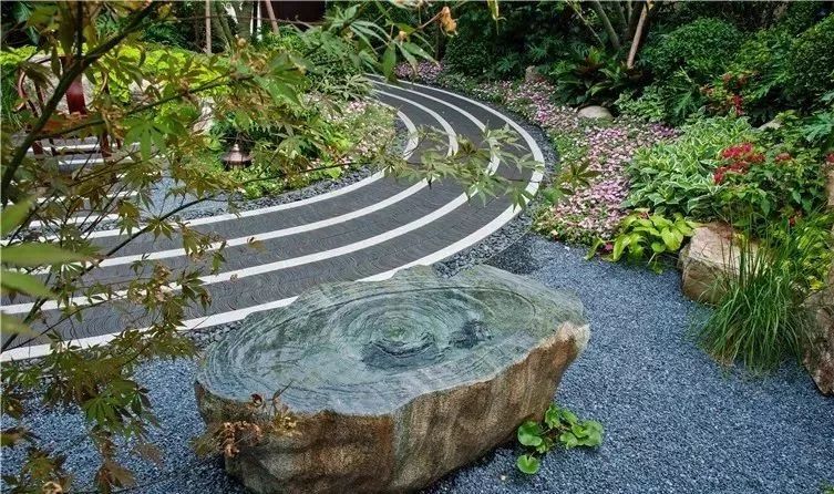 青島庭院設(shè)計(jì)庭石挑選和布置大有講究，您都懂嗎?