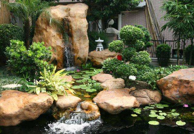 想有一片庭院，種上松與竹，春賞繁花冬聽雪…