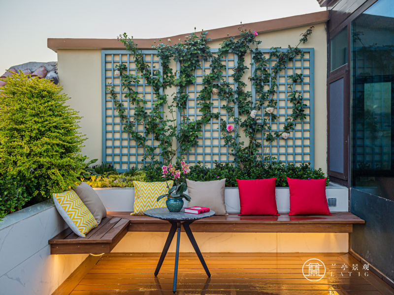 青島屋頂花園設(shè)計(jì)施工-水岸新都屋頂花園設(shè)計(jì)實(shí)景圖、露臺花園設(shè)計(jì)實(shí)景圖