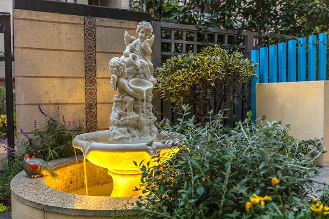 美式庭院設(shè)計(jì)不可或缺的三大類植物元素：草坪、鮮花和樹木