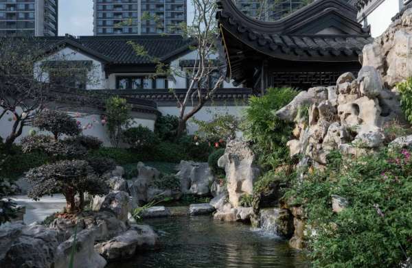 私家庭院設計：庭院假山該怎么設計？這樣造景，庭院很有詩意！