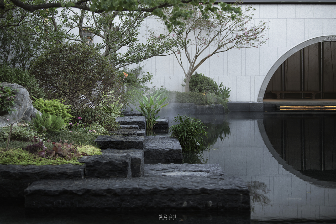 白墻黛瓦，徽韻悠長