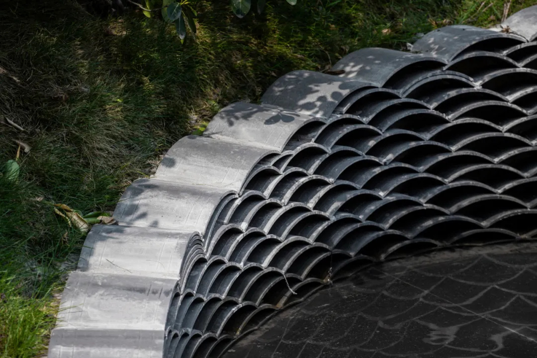 青瓦，是中式庭院里的靈魂，是穿過歲月的沉穩(wěn)