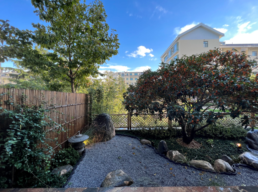 一樓院子造得太美，樓上鄰居再不好意思高空拋物！