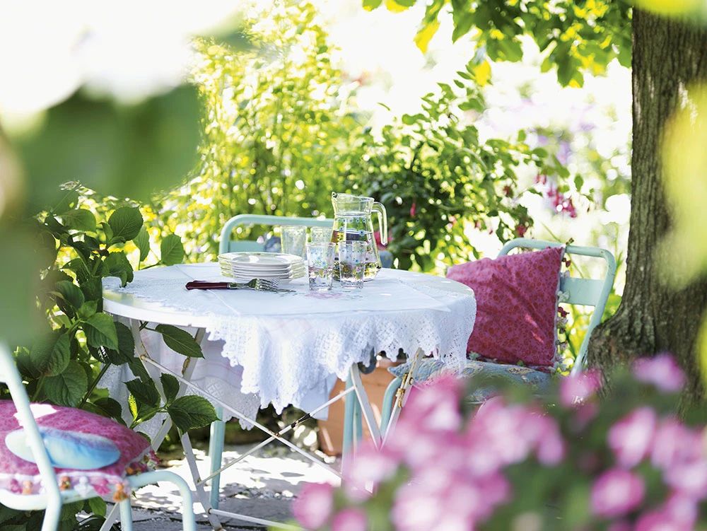 8個花園中好看的餐桌實例，有你喜歡的嗎？