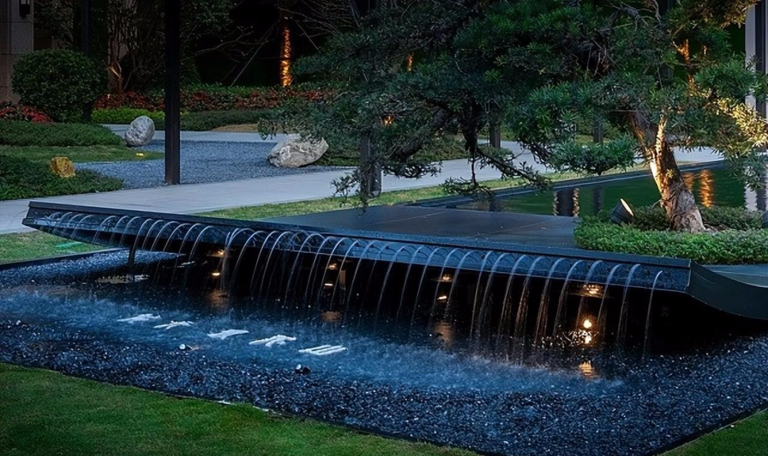 中小型水景，讓庭院更精致美觀。日照別墅庭院設(shè)計(jì)