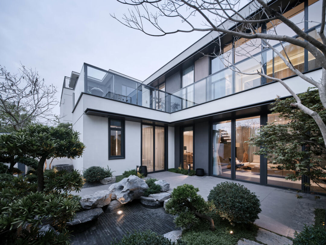 現(xiàn)代簡雅的中式合院。日照花園設(shè)計