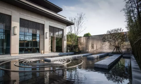 新中式庭院的色彩搭配哲學(xué)，花園里用上既簡(jiǎn)單又大氣