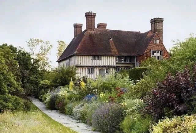 歐式庭院，有一種與國(guó)內(nèi)花園完全不同的意境